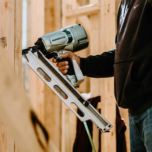 Metabo HPT NR83A5(S1)M 21-Degree Framing Nailer w/ Aluminum Magazine, 2"-3-1/4" in use framing job
