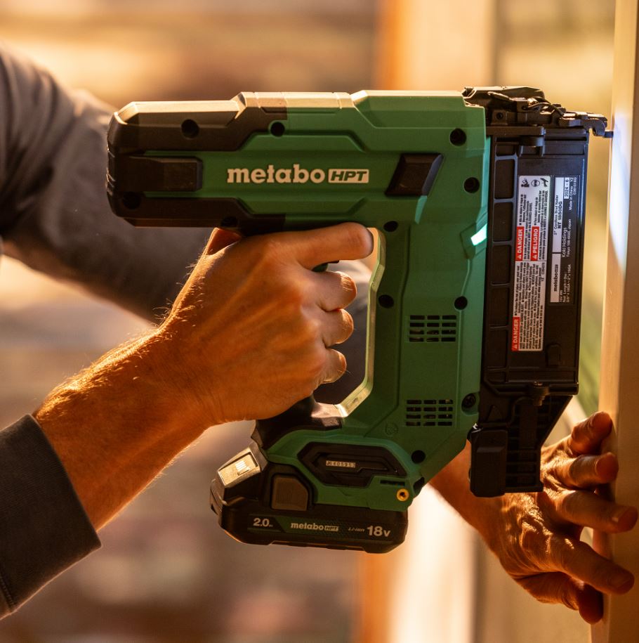 Metabo HPT NT1850DGM 18V Multivolt 18-Gauge Compact Brad Nailer w/ battery and charger kit in use jobsite3