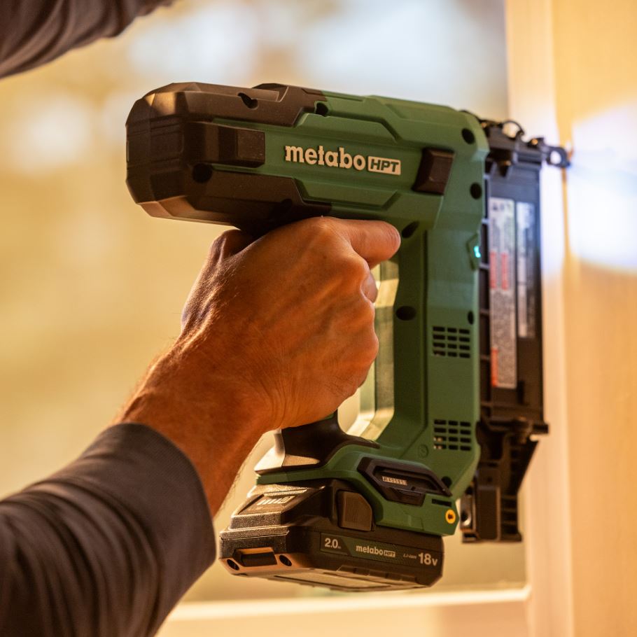 Metabo HPT NT1850DGM 18V Multivolt 18-Gauge Compact Brad Nailer w/ battery and charger kit in use jobsite2