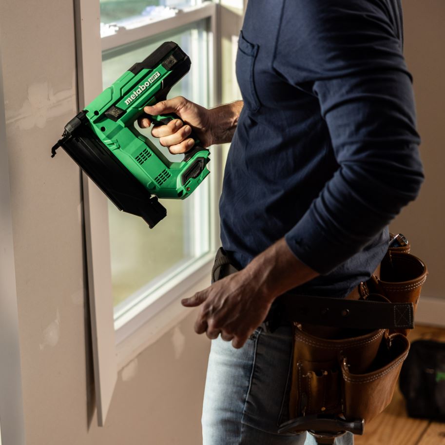Metabo HPT NT1850DGM 18V Multivolt 18-Gauge Compact Brad Nailer with battery for diyers