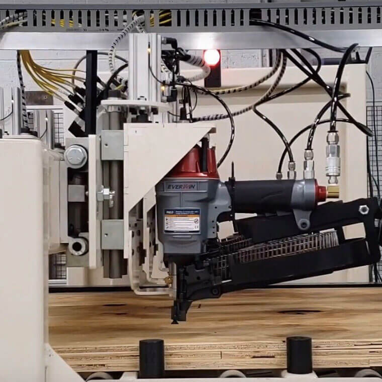 Everwin PN90PAL Machine Mounted Wire Coil Nailer in use 2