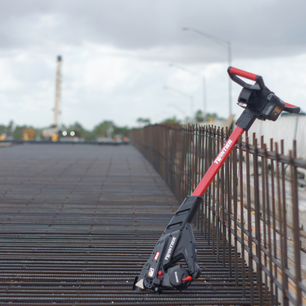 MAX RB401T-E Li-Ion Stand Up TwinTier Rebar Tying Tool
