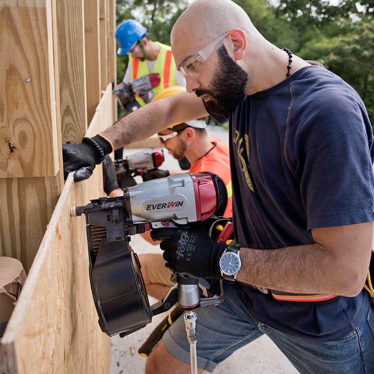 Everwin SCN66B Pneumatic Coil Nailer in use