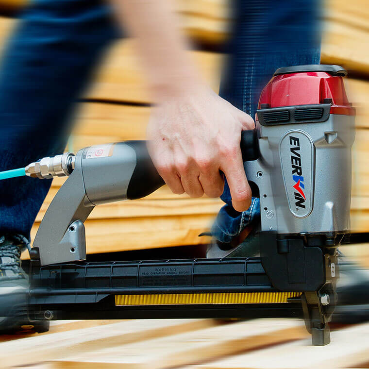 Everwin SN50GS-16 Industrial 16 Gauge Medium Crown Stapler IN USE