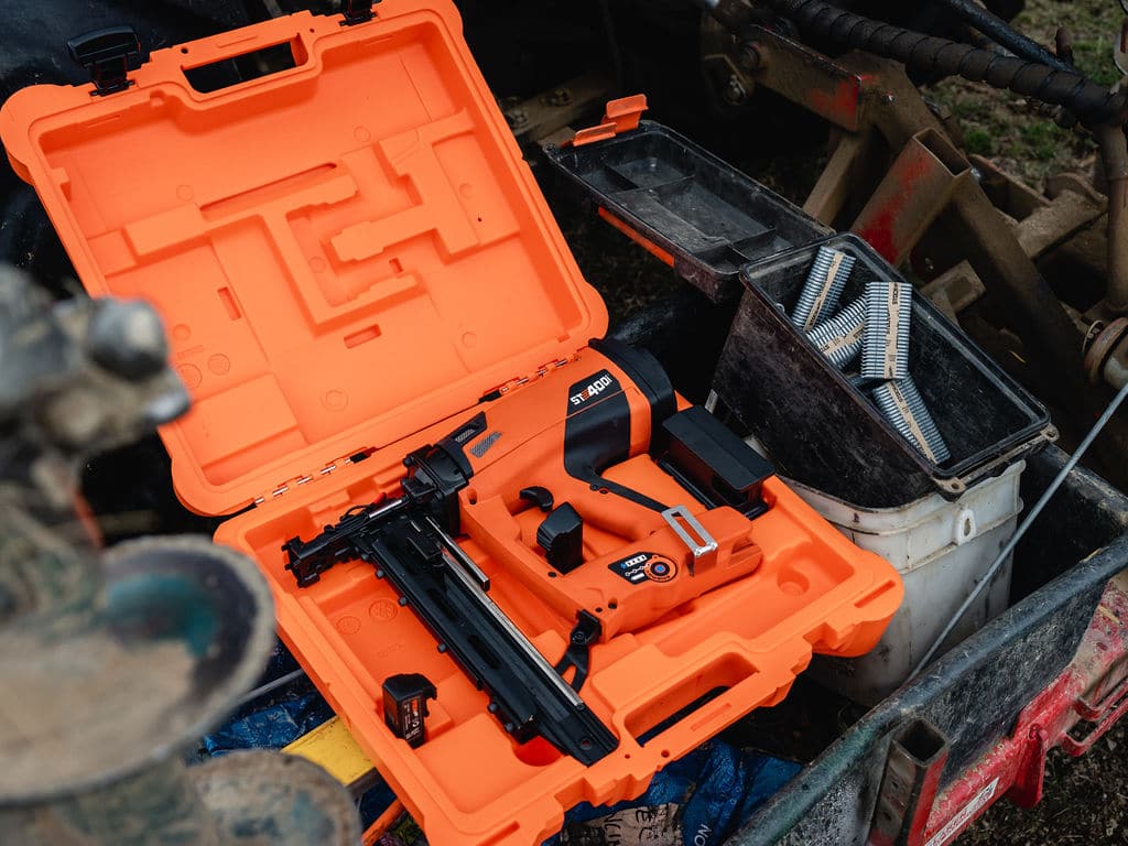 STOCKade ST400i Cordless Fencing Stapler case
