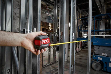 Milwaukee 8m/26ft Wide Blade Tape Measure 48-22-0326 in use jobsite