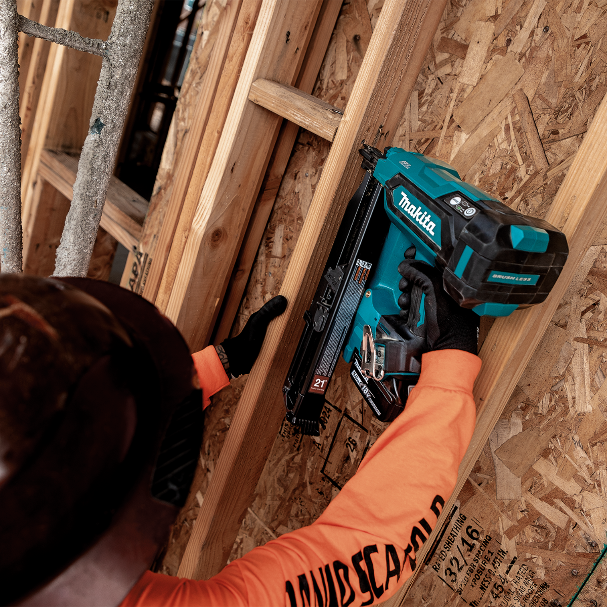 Makita XNB03M1 18V LXT Brushless 21-Degree Full Round Head Framing Nailer professional use