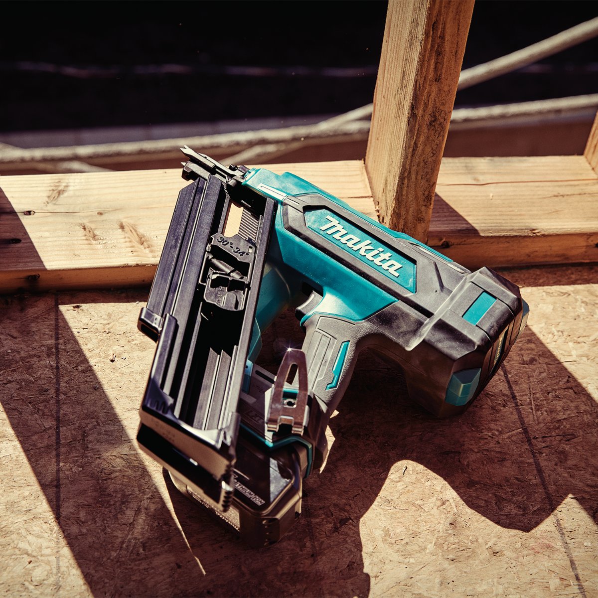 Makita XNB07M1 18V LXT Brushless 30-Degree Clipped Head Framing Nailer Kit on site
