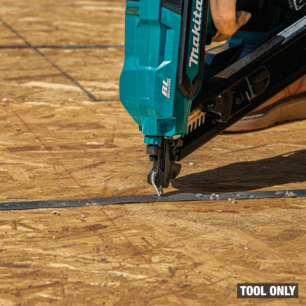Makita XNB09Z 18V LXT Brushless Metal Connector Nailer in use 1