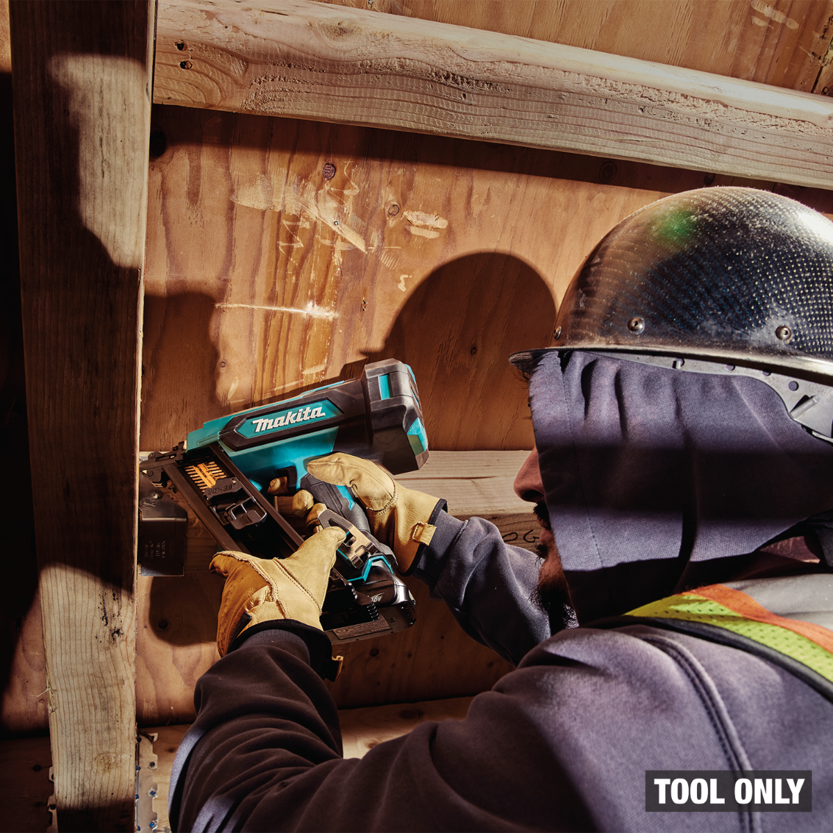 Makita XNB09Z 18V LXT Brushless Metal Connector Nailer in use 3