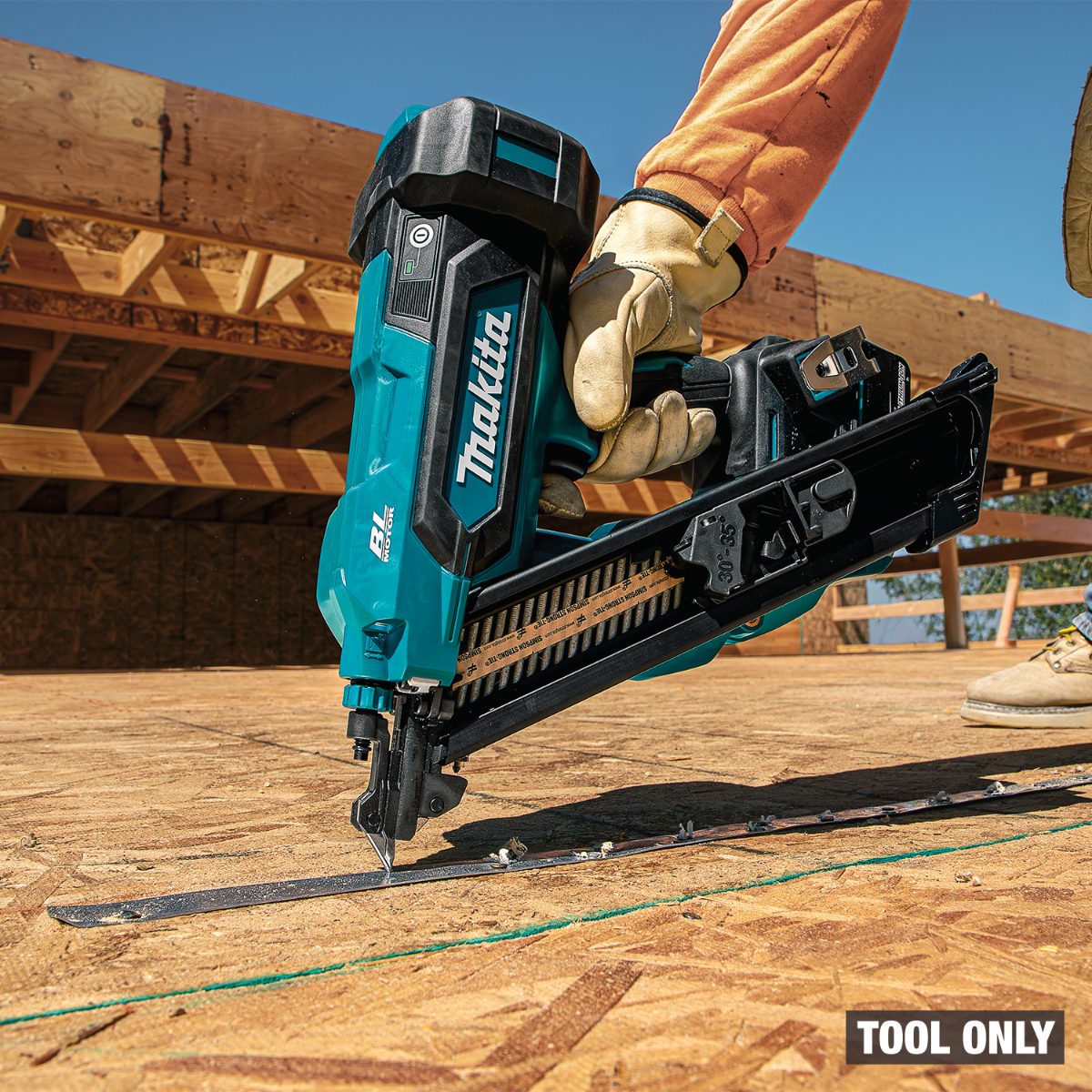 Makita XNB09Z 18V LXT Brushless Metal Connector Nailer in use work site