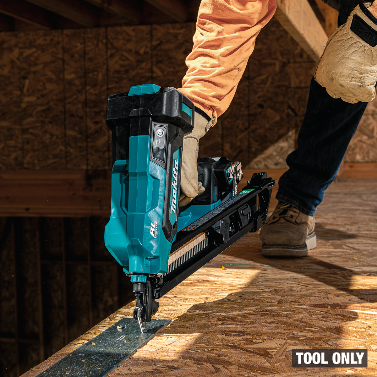 Makita XNB09Z 18V LXT Brushless Metal Connector Nailer in use 4
