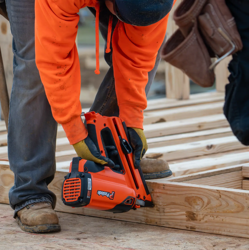 Paslode CF325XPRO24 Cordless XPro 30-Degree Framing Nailer construction jobsite