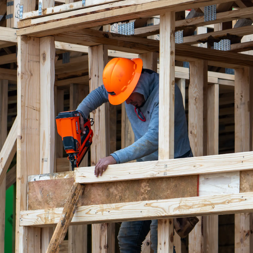 Paslode CF325XPRO24 Cordless XPro 30-Degree Framing Nailer contractor building site