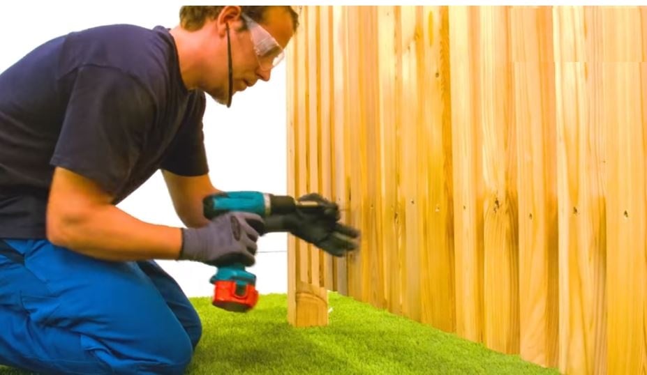 Fence Building Bottom